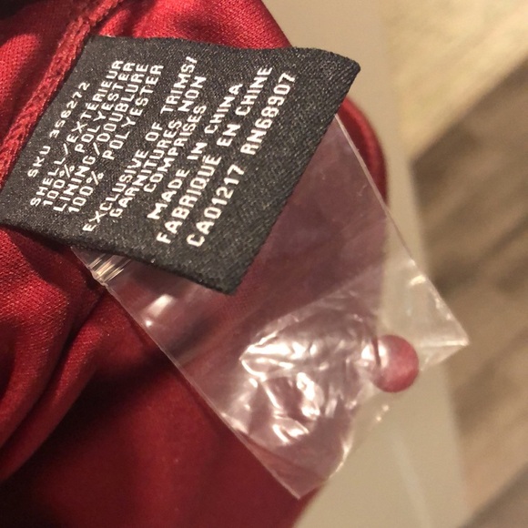 Ladies Medium Embroidered Top: Le château - Picture 9 of 9